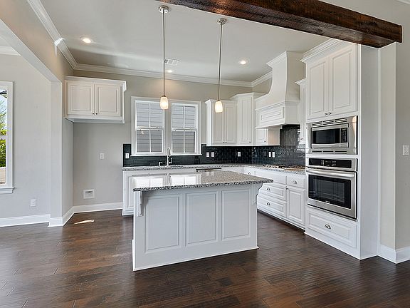 2nd image of 1146 Americana Blvd