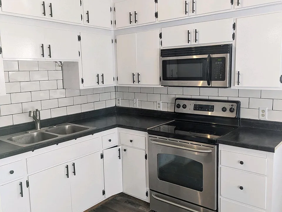 480 Park St E #3B