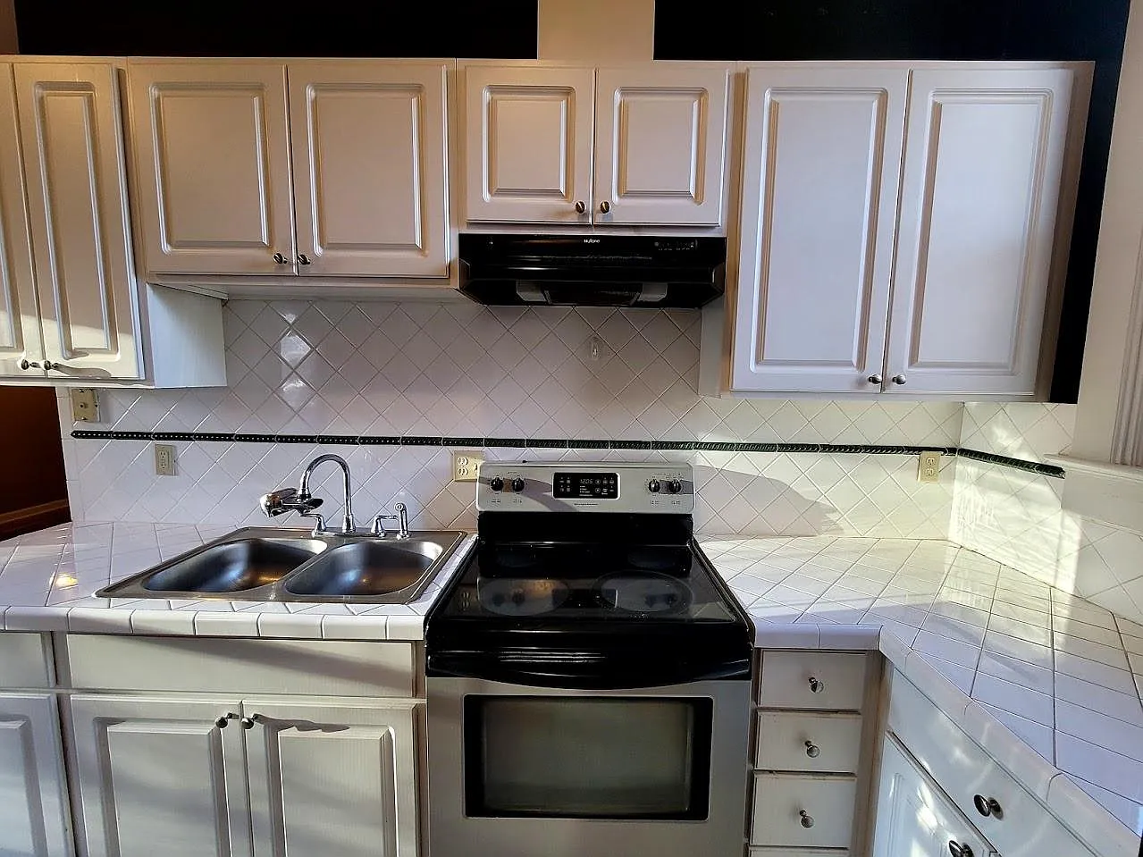 2 bed, 650 sqft, $1,795 — Photo 2
