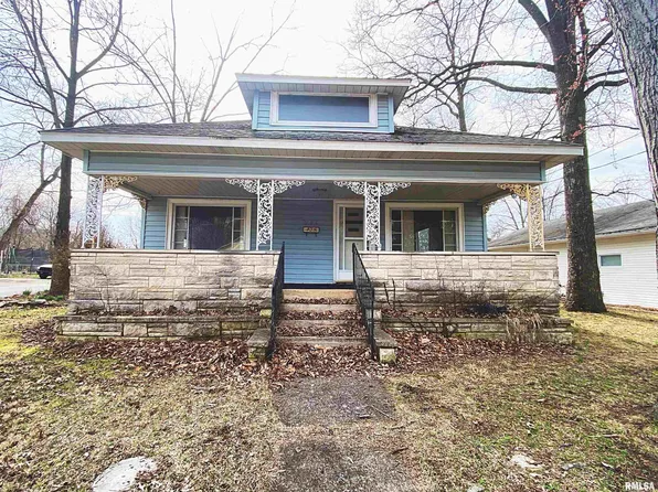706 E Washington St, Christopher, IL 62822