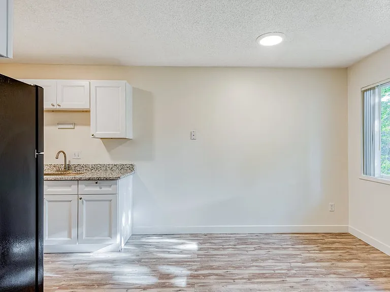 Michael Manor Apartments — Photo 8