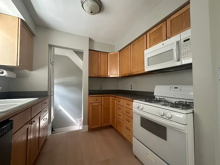 2091 Gulliver Dr — Photo 3