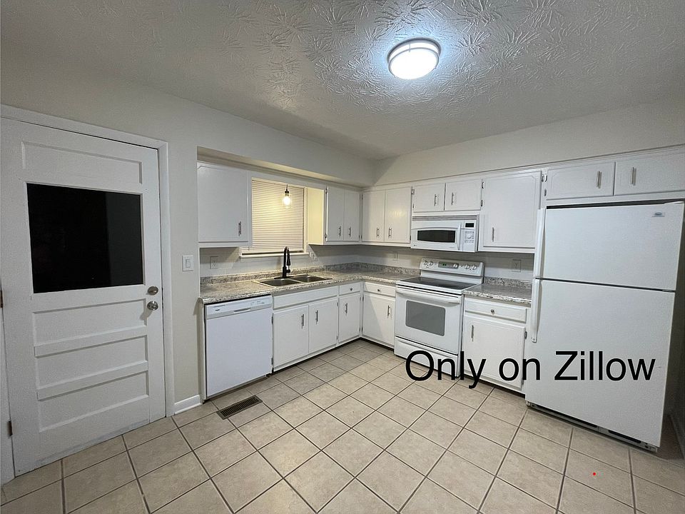 2nd image of 306 SE 7th Pl