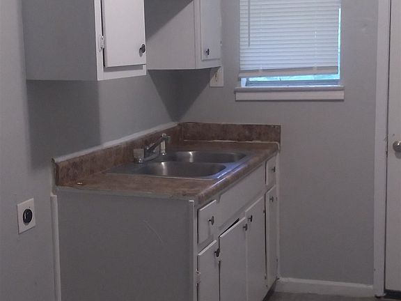 4th image of 2116 Howell Ave