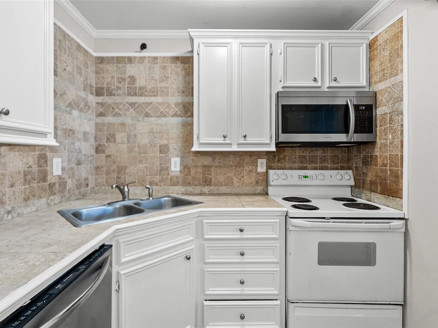 2 bed, 1.0 bath, $1,400 — Photo 4