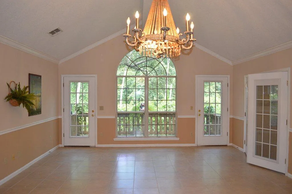 4 bed, 1868 sqft, $2,500 — Photo 4
