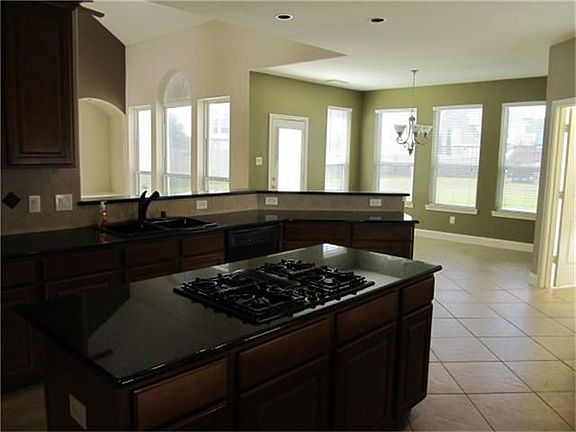 5th image of 5229 Pilgrim Oaks Ln