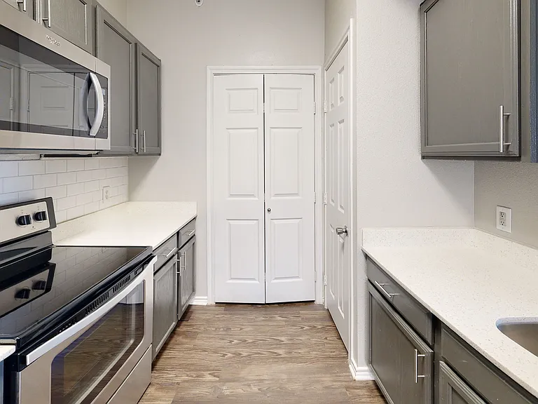 Lakeline Villas — Photo 108