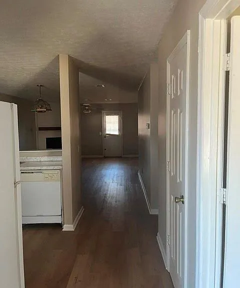 1290 Knoll Ct NW #B — Photo 1