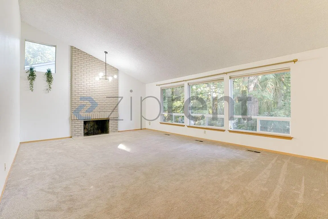 4 bed, 2400 sqft, $3,950 — Photo 1