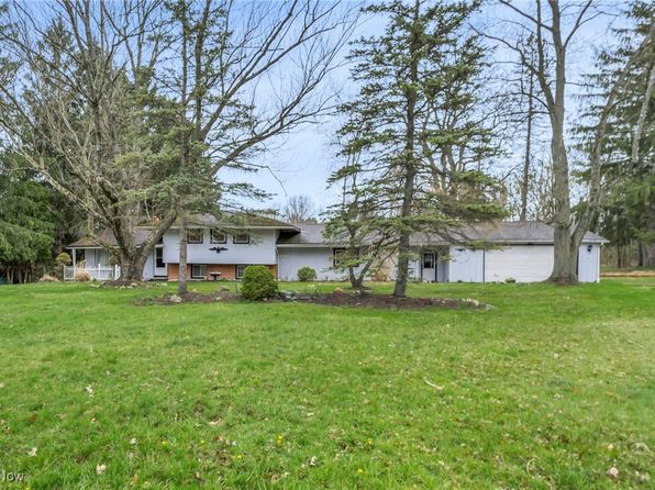 17759 S Meadowpark Dr, Walton Hills, OH 44146