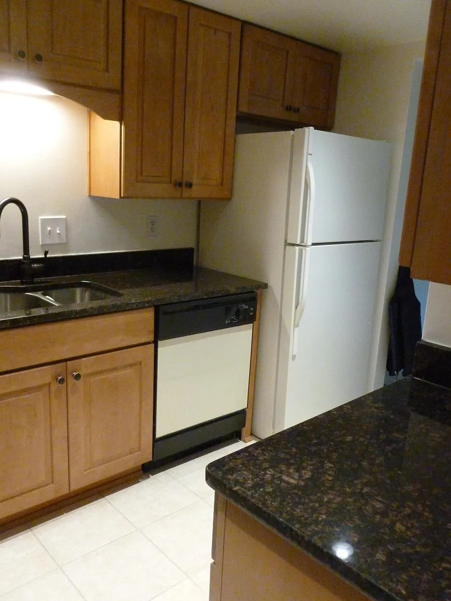 Kitchen - 1530 Key Blvd #627
