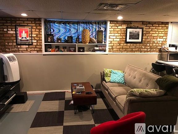 3rd image of 1526 W Edgewater Ave #B