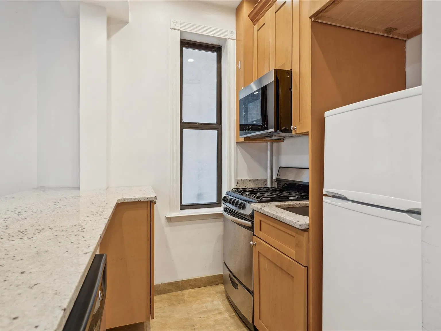 224 East 48th Street — Photo 4