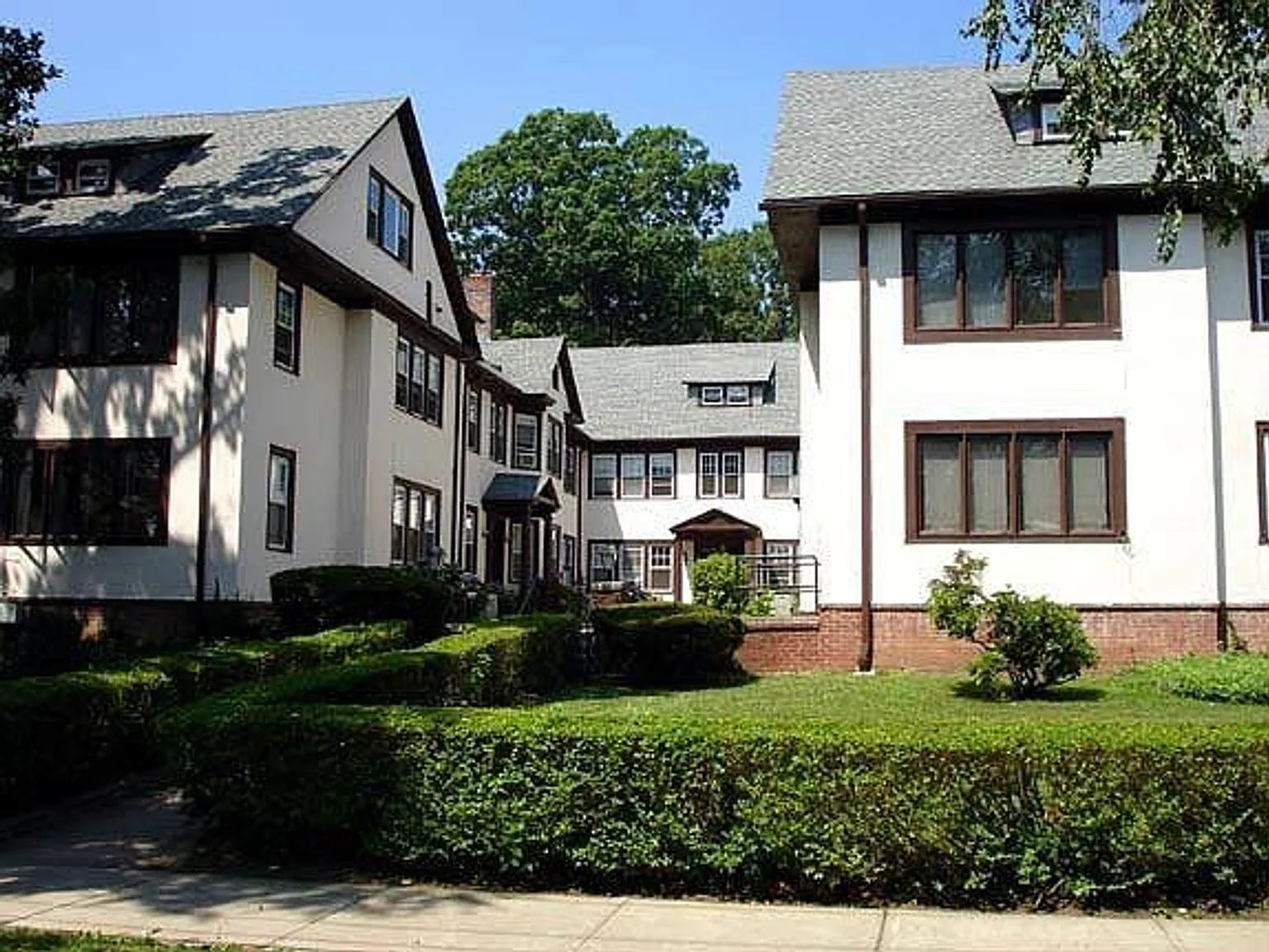 Whitney Gardens — Photo 2