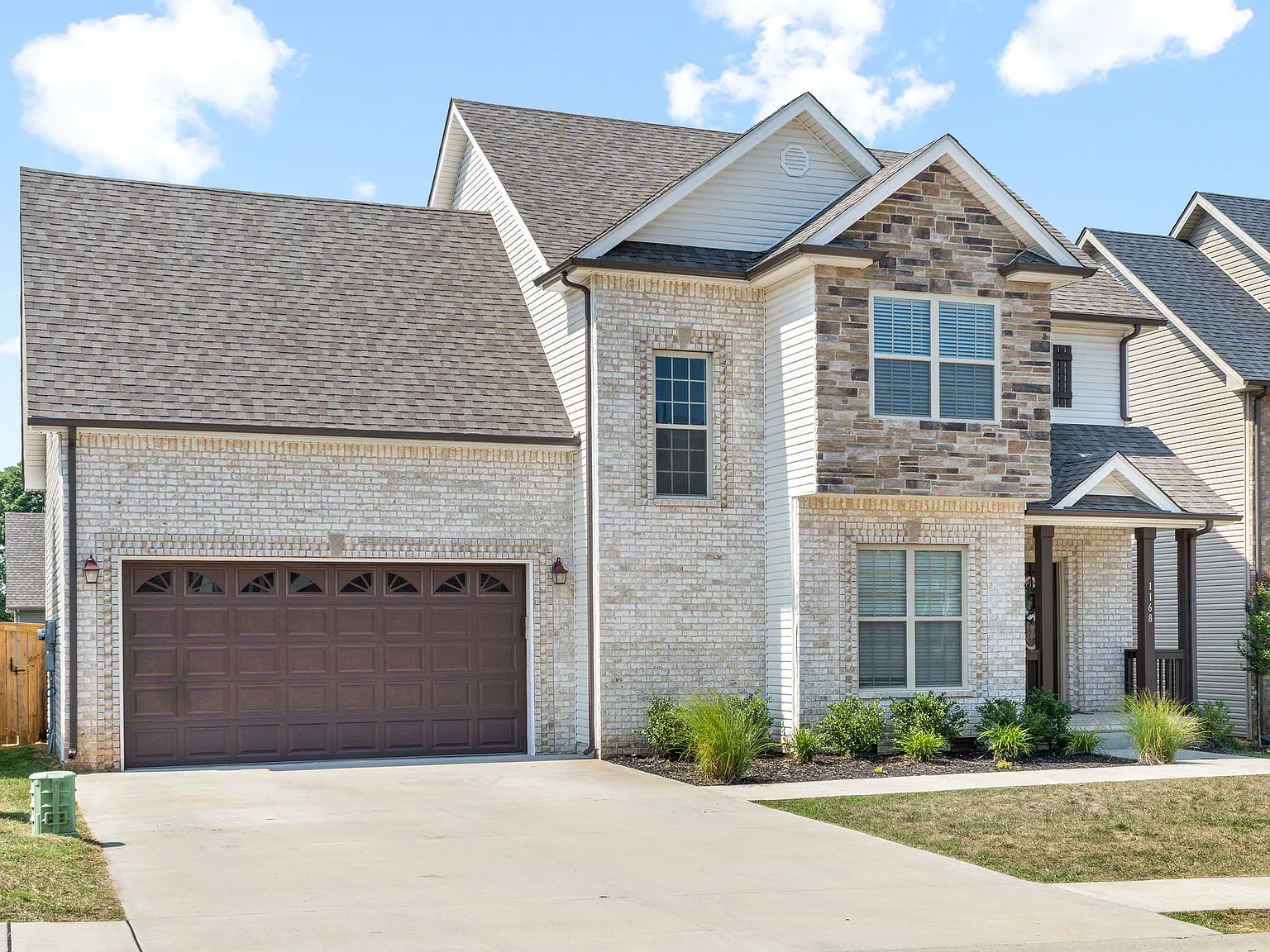 3 bed, 2.5 bath, 2120 sqft, $2,350 — Photo 2