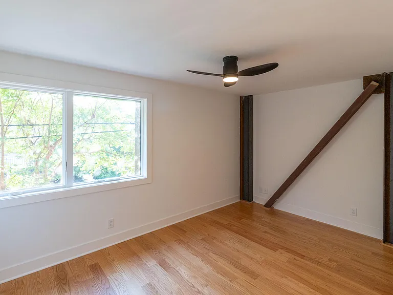 402 E Martin St — Photo 12