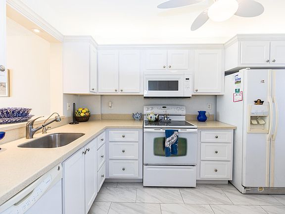 4th image of 105 Paradise Harbour Boulevard #405