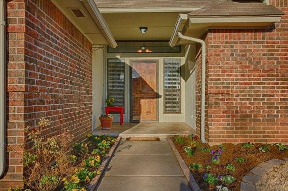 3rd image of 9304 Maypark Dr
