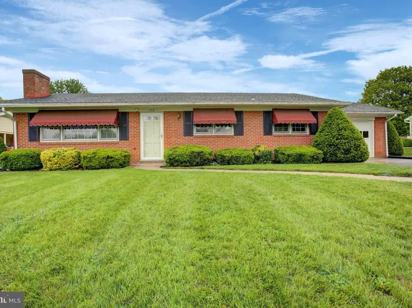 136 Hillside Dr, Fayetteville, PA 17222