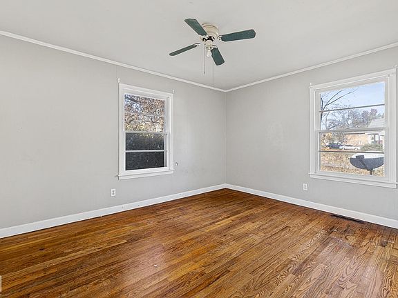 4th image of 800 N Franklin St