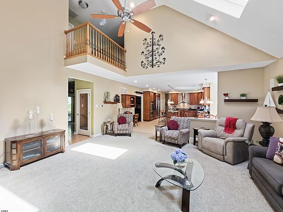 4th image of 317 Island Ln