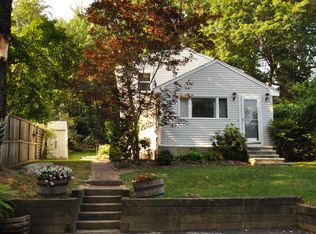 19 Hume Rd, Bedford, MA 01730