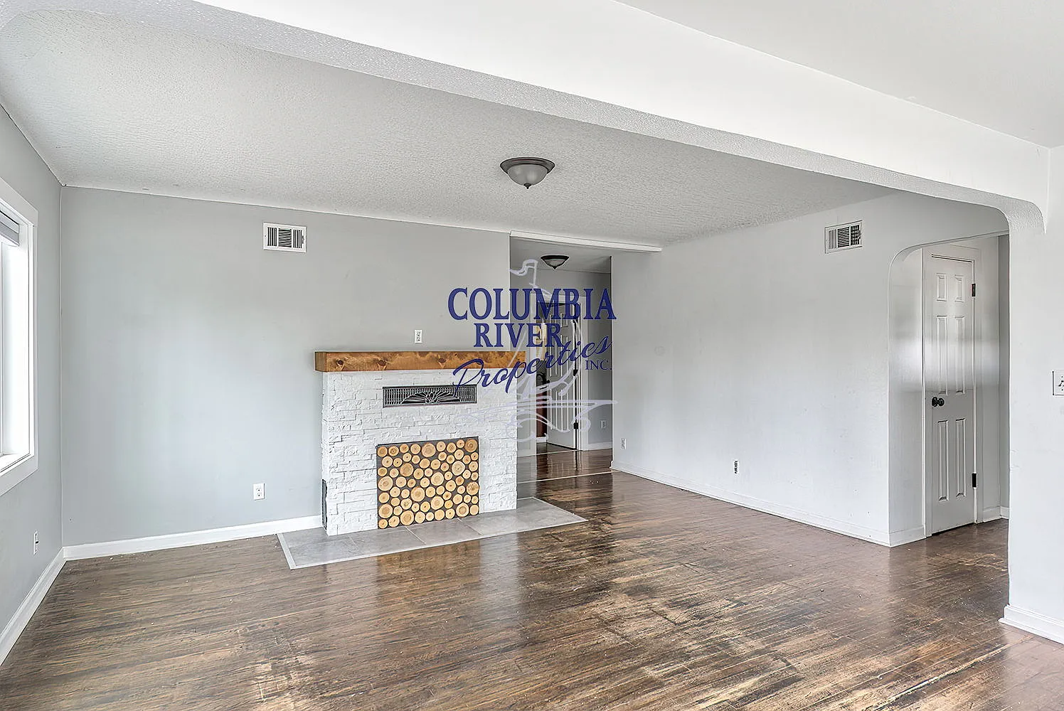 3 bed, 1384 sqft, $2,215 — Photo 3