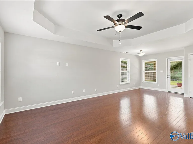 5015 Montauk Trl SE — Photo 8