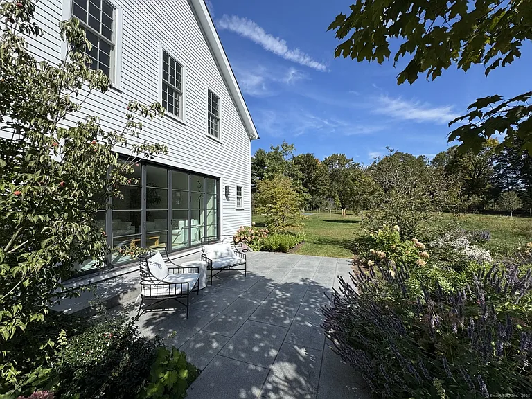 24 Old Roxbury Rd — Photo 36