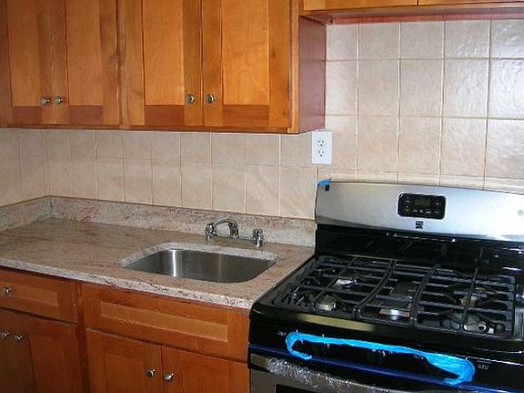 3rd image of 22919 87th Ave