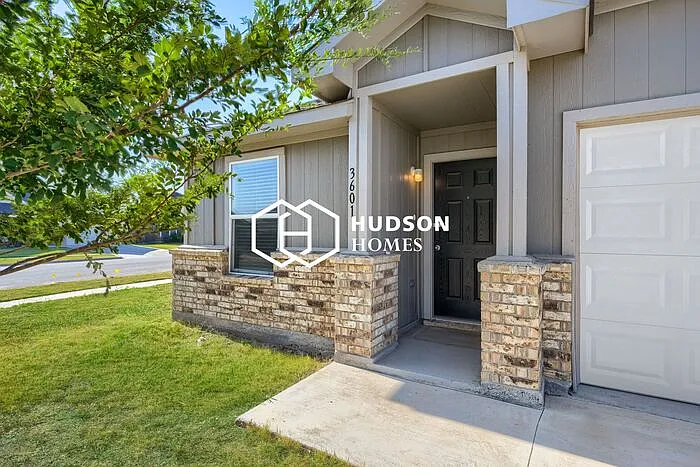 4 bed, 2.0 bath, 1571 sqft, $2,699 — Photo 3