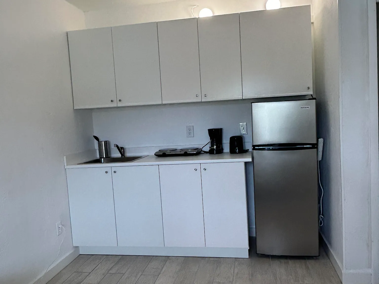 Studio, 300 sqft, $1,400 — Photo 4