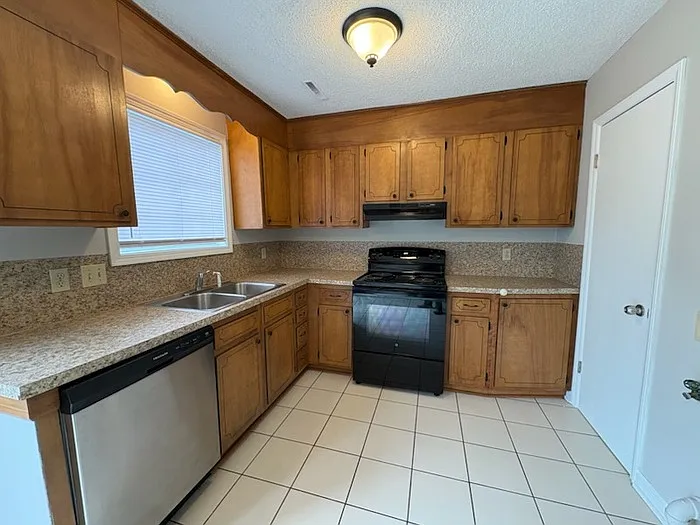 1110 Arbor Dr #6 — Photo 4