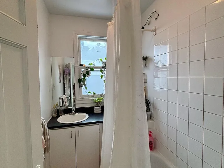 421 Lisgar St #3 — Photo 10