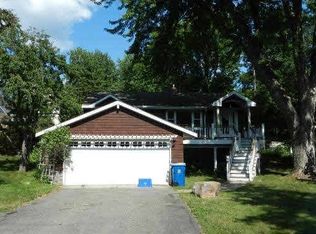 5613 W Glen Moor Rd, Minnetonka, MN 55345