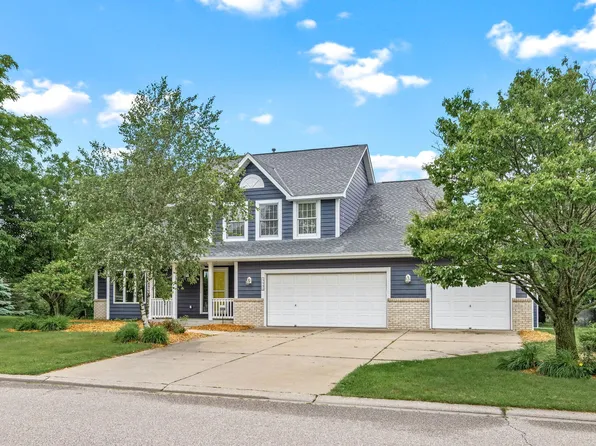 4441 Hillvale Ave N, Oakdale, MN 55128