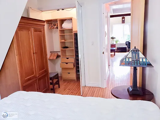 Rented by Metropolitan Property Group | media 30