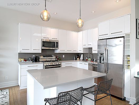 1st image of 284 Sackett St #3