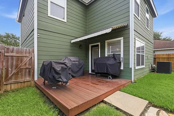 11210 Log Cabin Ln — Photo 14