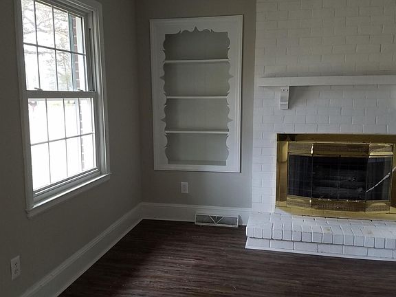 3rd image of 326 Burke St