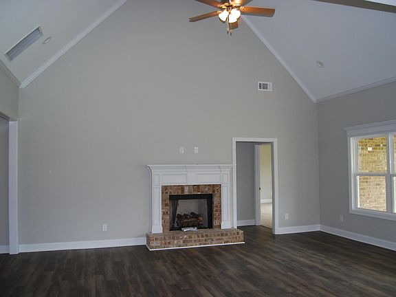 3rd image of 414 Big Oak Cir