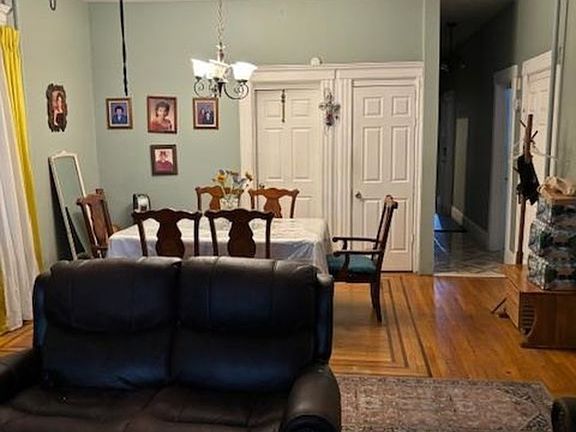 4th image of 153 Fairview Ave Floor 1