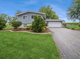 11N941 Burlington Rd, Hampshire, IL 60140