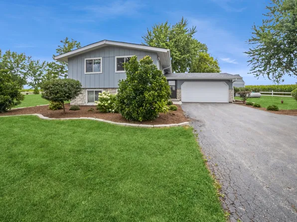11N941 Burlington Rd, Hampshire, IL 60140