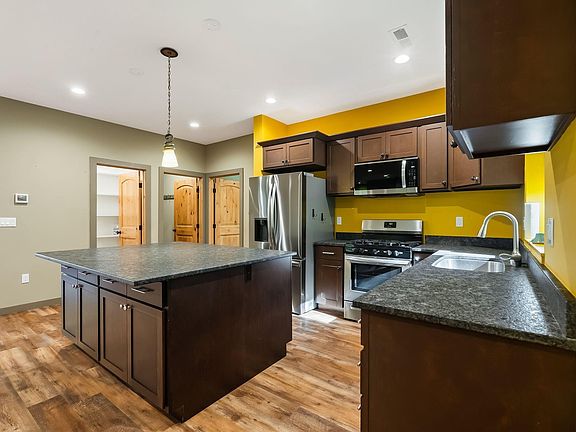 4th image of 431 Park Ln