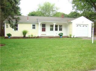 22 Ashwood Cir, Warwick, RI 02886