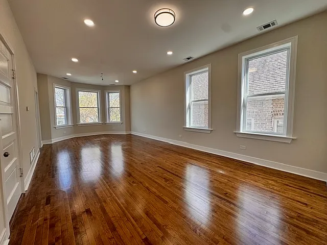 Building Photo - 2506 S Hamlin Ave #2