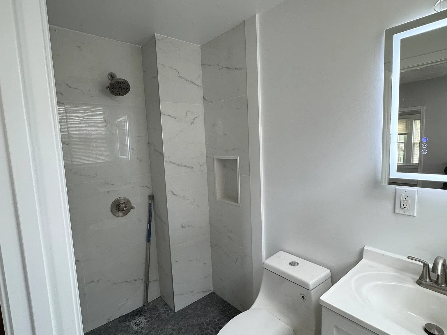 4 bed, 9999 sqft, $4,500 — Photo 4
