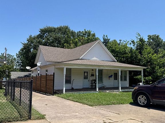 3rd image of 415 E Miami Ave